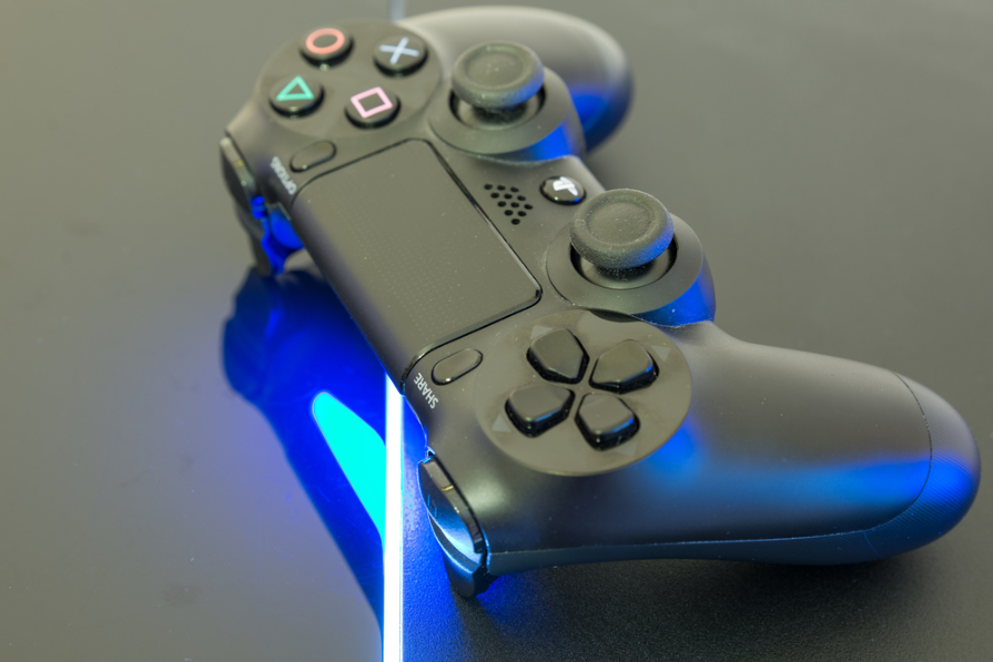 Домашня ігрова приставка Sony Playstation 4