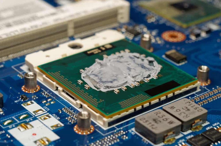 Стара термопаста на процесорі ноутбука