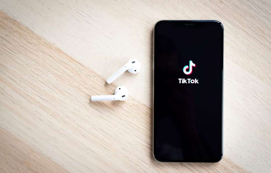 додаток tiktok and airpods