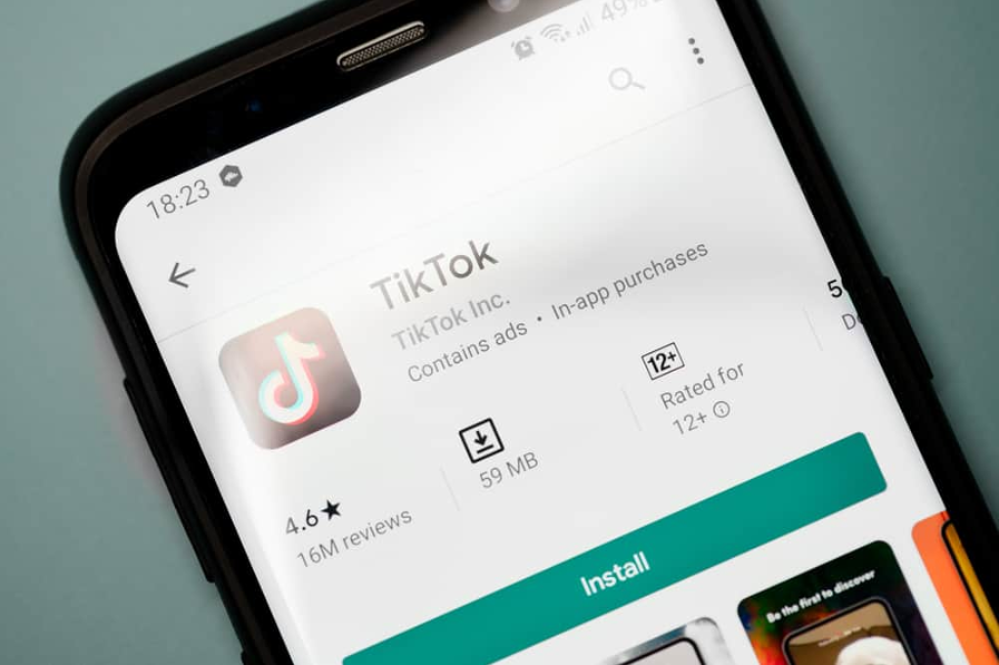 >” width=”897″ height=”597″ class=”alignnone size-full wp-image-3899″ />Tik Tok< у Play Store