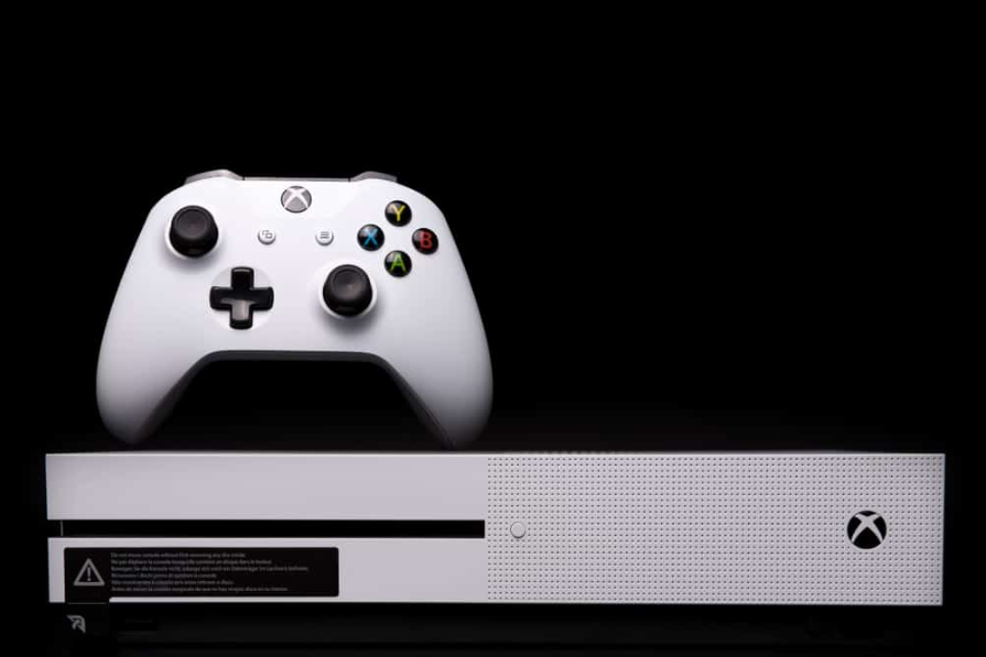 Вигляд спереду ігрової консолі xbox one s, травень 2018 р.