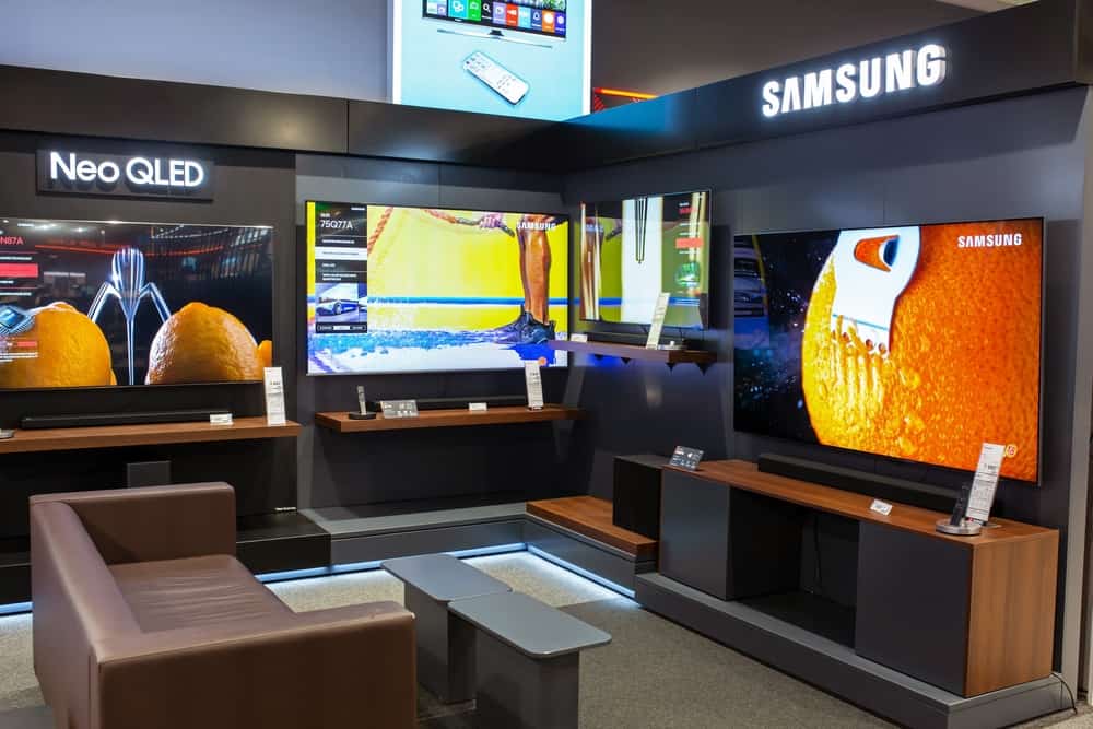 Вітрина з телевізорами Samsung
