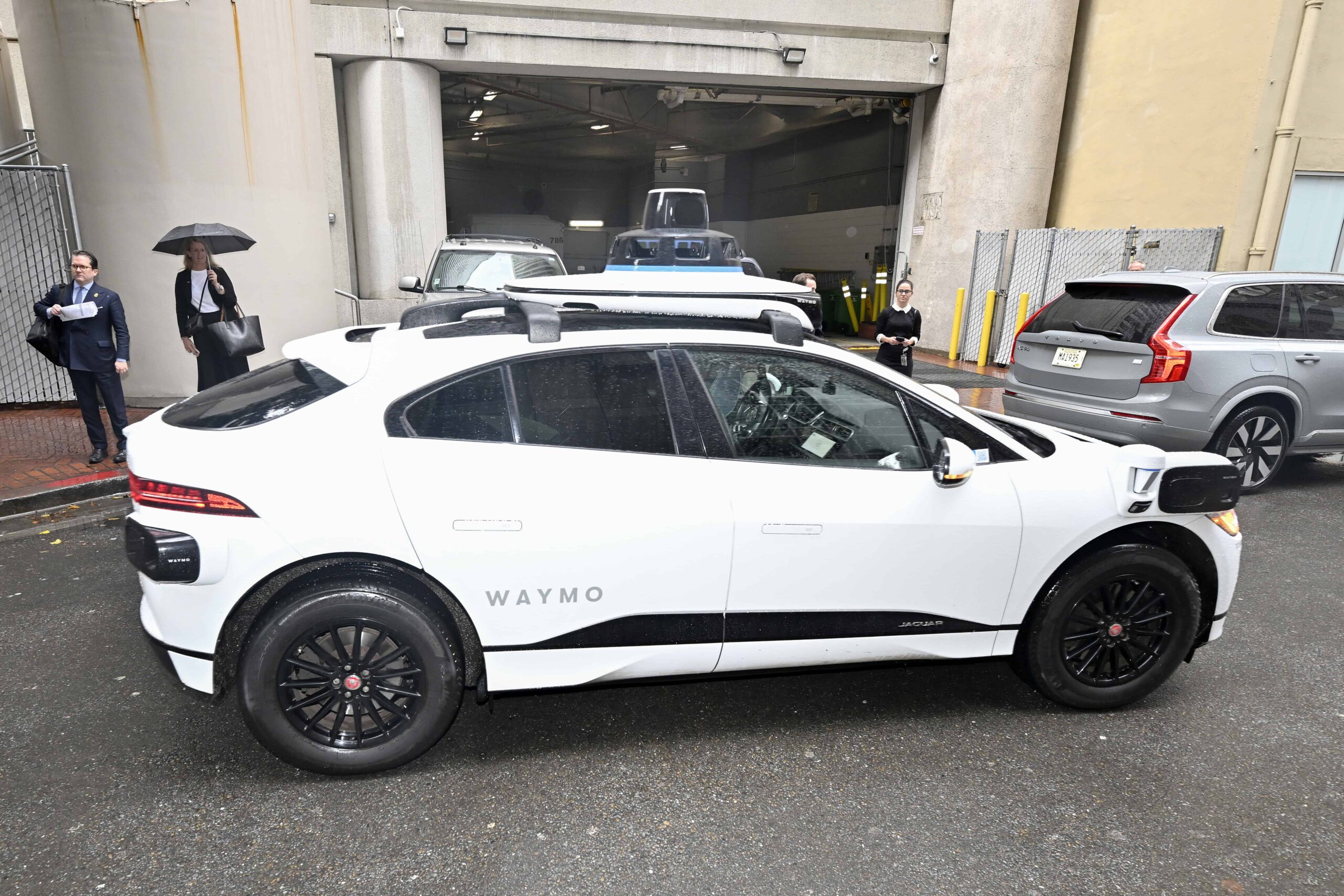Waymo отримує зелене світло від Каліфорнії, щоб платити за поїздки без водія в Лос-Анджелесі та Сан-Франциско