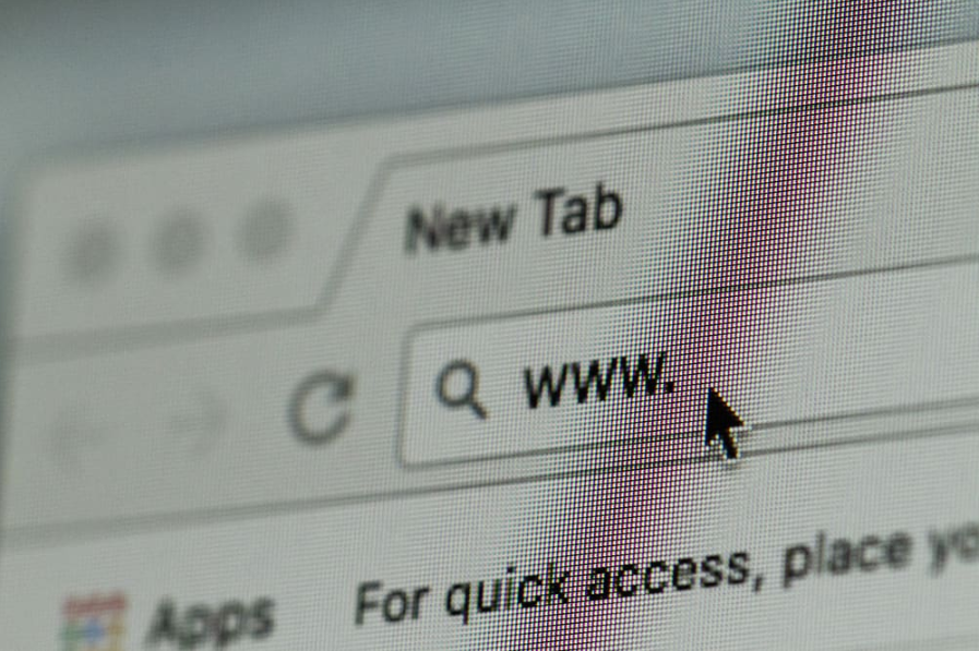 Крупним планом піктограми веб на світлодіодному екрані