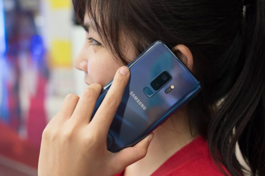 Оман Розмова зі смартфоном Samsung